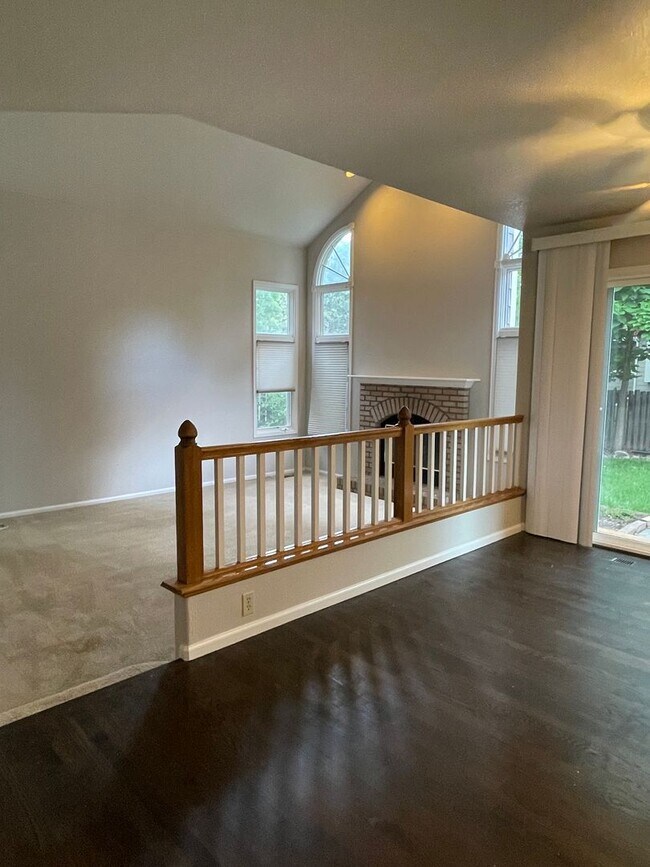 Building Photo - Beautiful Two-Story Home in Cul-de-sac