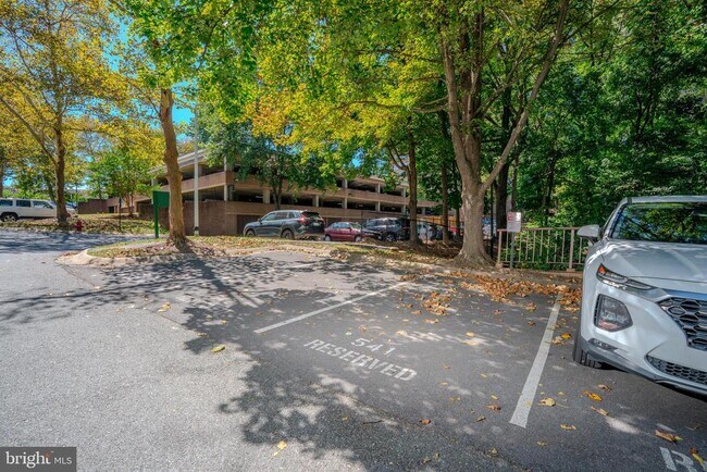 Building Photo - 10101 Grosvenor Pl