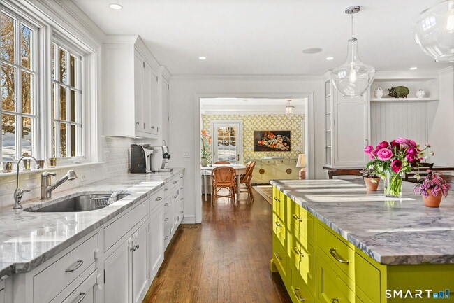 Building Photo - 61 Bittersweet Ln