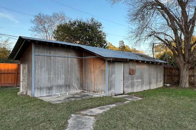 Building Photo - 2501 Maple St