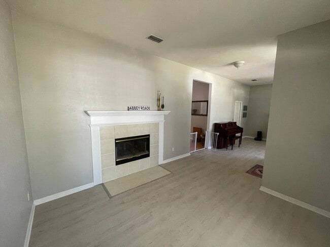 Building Photo - 6746 NW 37th Terrace