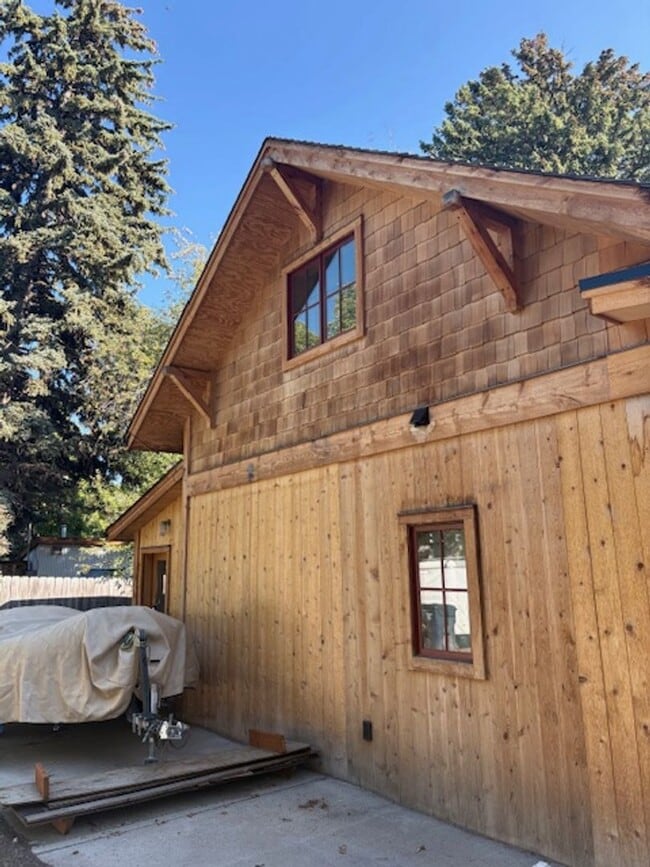 Building Photo - Downtown Bozeman Apartment for Rent!