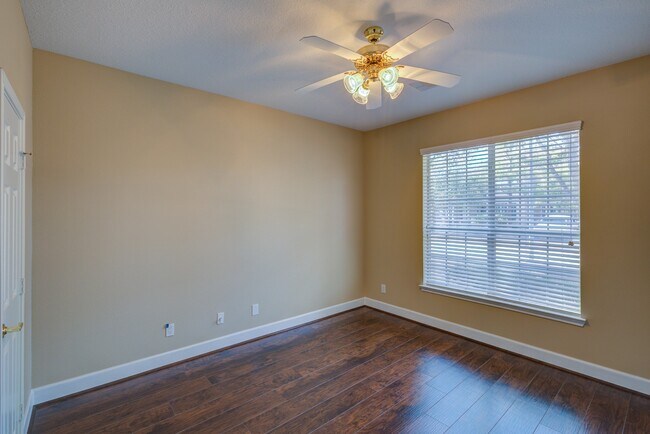 Building Photo - 6227 Clear Canyon Dr