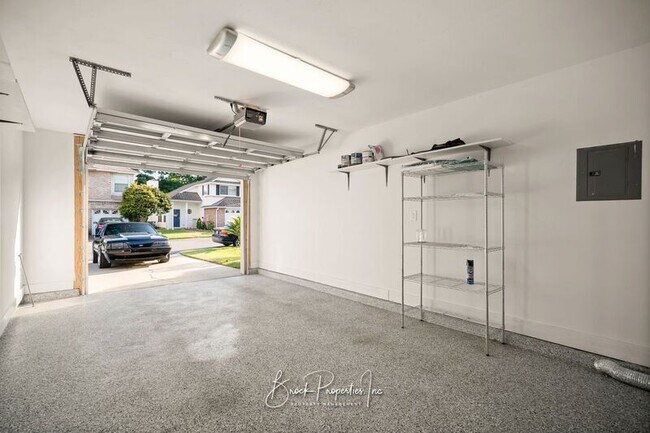 Building Photo - 3510 Silvertree Ln