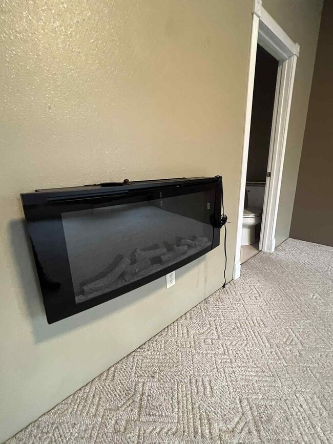 Building Photo - Spacious Loft Living in the Heart of Galen...