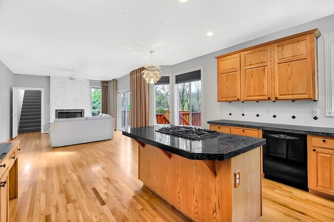 Building Photo - 4 Bedroom Home For Rent In Forest Heights
