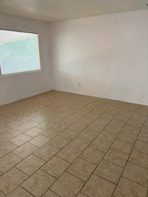 Building Photo - 2524 Catalina Way
