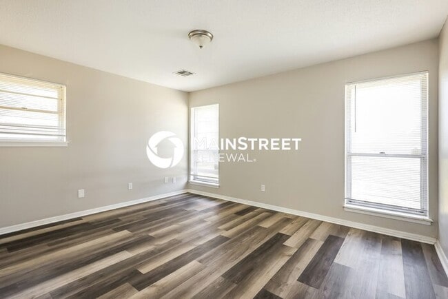 Building Photo - 4 Bedroom Pet-Friendly Home in Oklahoma City, OK with Main Street Renewal