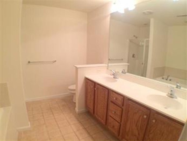 Building Photo - 52 Tulip Cir