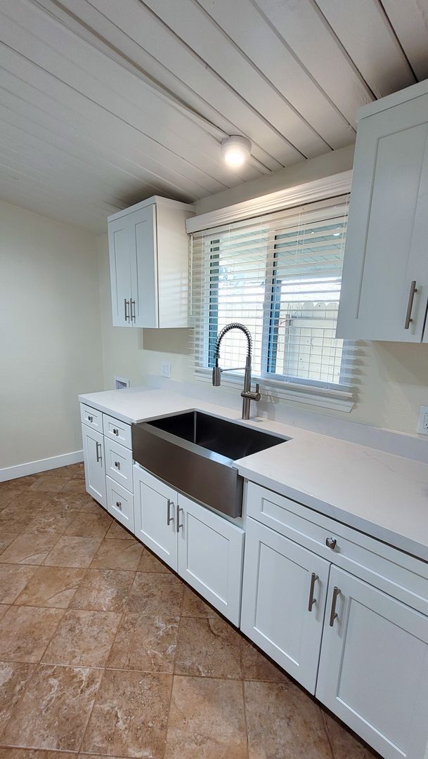 Building Photo - p12216