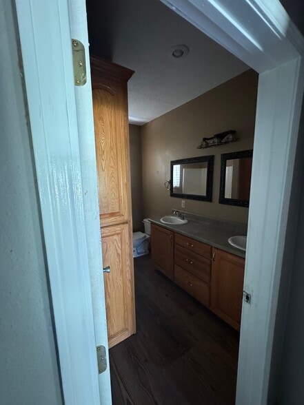 Building Photo - 286 Vestry Rd