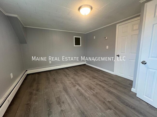 Building Photo - 159 College Ave