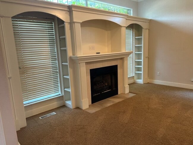 Building Photo - 6 Sunset Limited