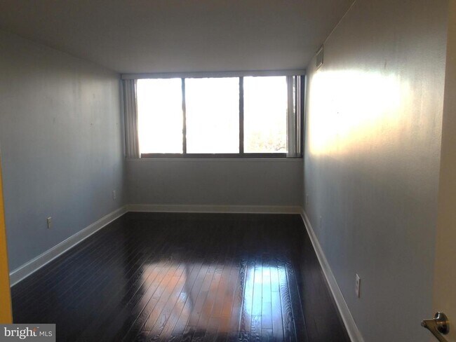 Building Photo - 8 S Van Dorn St