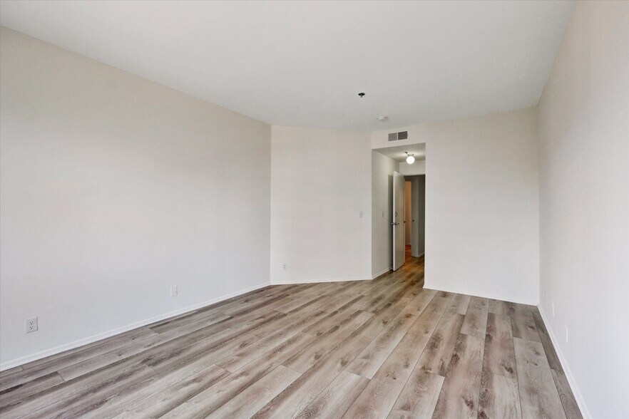 Building Photo - 10601 Wilshire Blvd