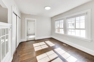 Building Photo - 825 55th St