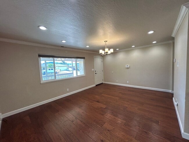 Building Photo - 1300 Mesa Dr