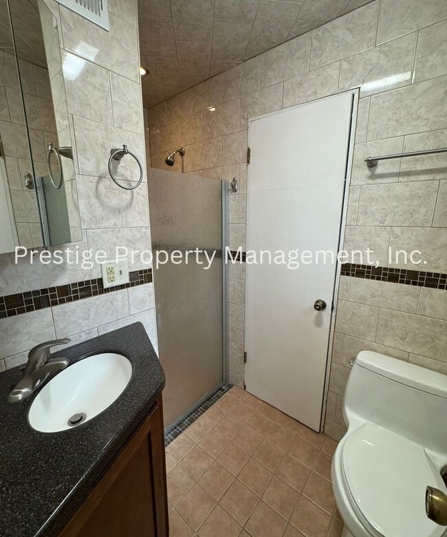 Building Photo - This 4/2 East Side Charmer Wont Last Long!