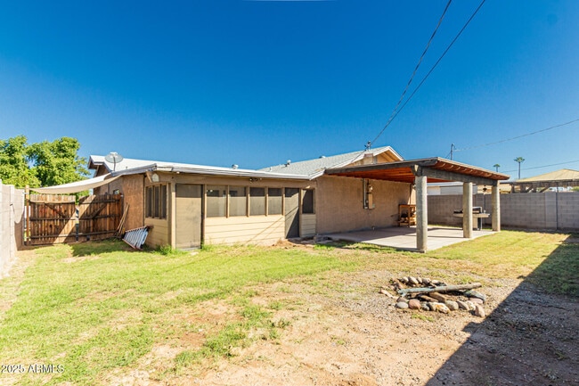 Building Photo - 3823 W Lawrence Rd