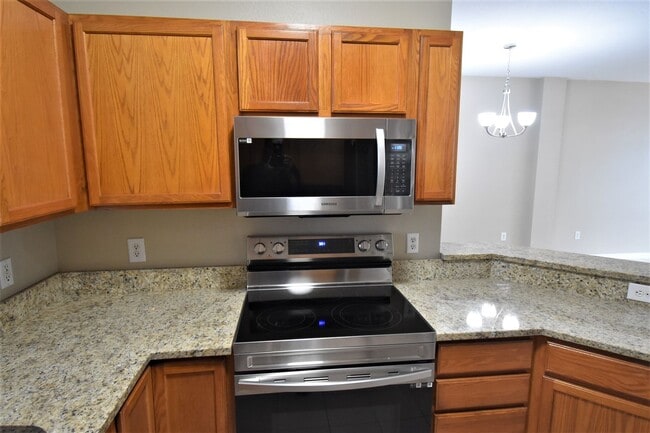 Building Photo - Close To Everything