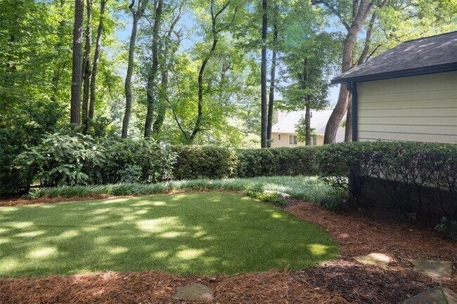 Building Photo - 4989 Kingswood Dr