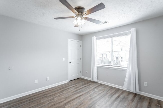 Building Photo - 17 Bama Ln