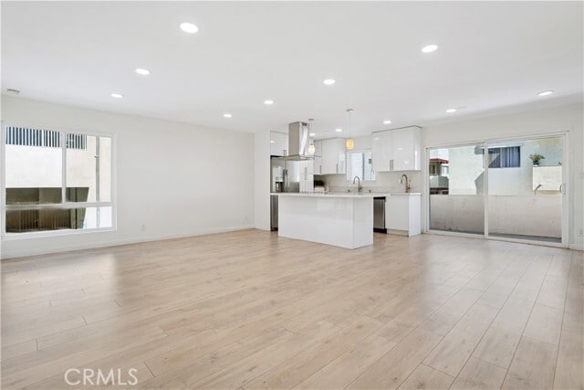 Building Photo - 5330 Zelzah Ave