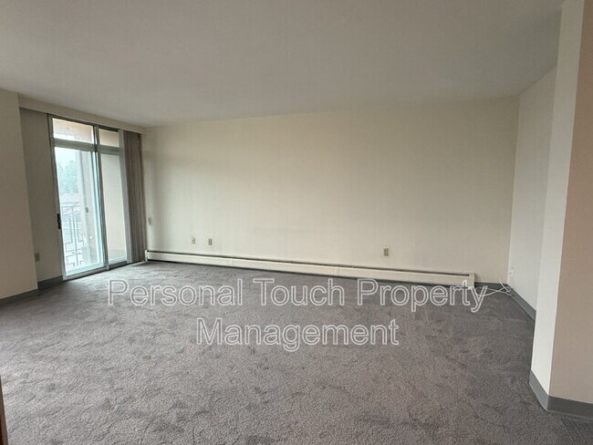 Building Photo - 501 7th St S