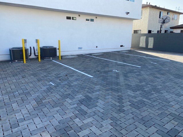 Building Photo - 2437 Malabar St