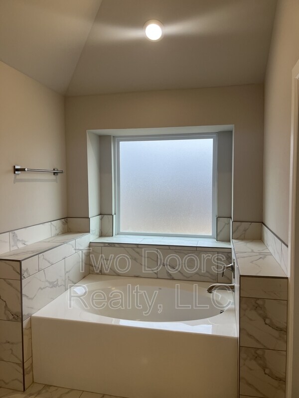 Building Photo - 13812 Klinsman Rd