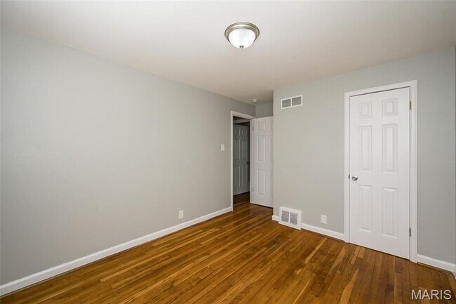 Building Photo - 1239 Darr Dr