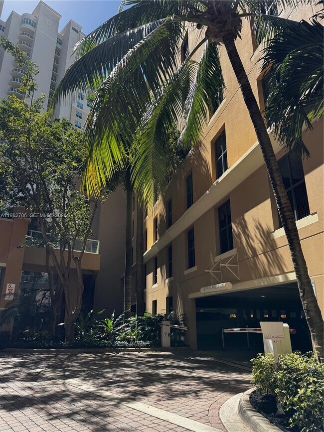 Building Photo - 3340 NE 190th St