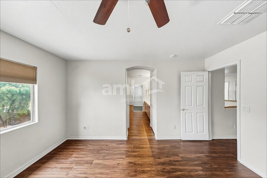 Building Photo - 14493 W Weldon Ave