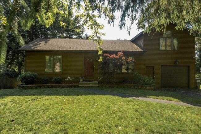 Building Photo - Avon Crest Niskayuna