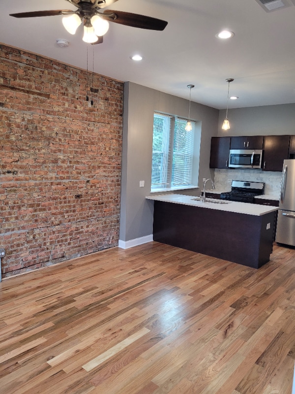 Building Photo - 519 W 65th Pl