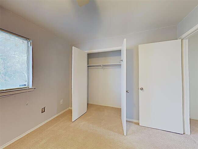Building Photo - 121 Graystone Pl