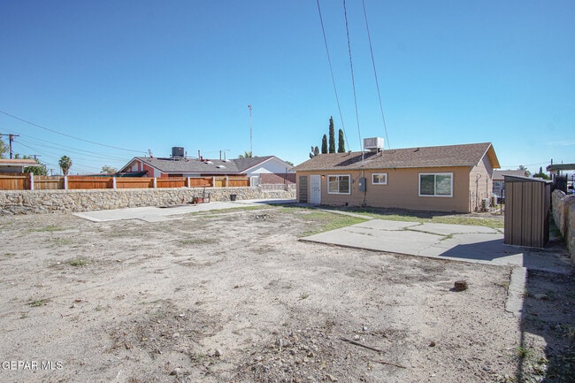 Building Photo - 6205 Tesuque Dr