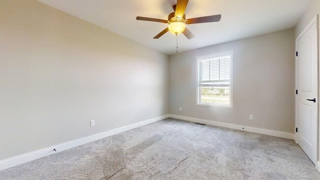 Building Photo - 802 Sedgegrass Dr