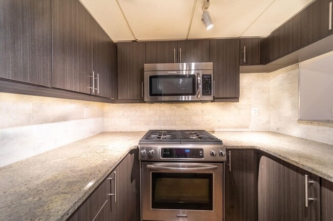 Building Photo - 357 Varick St