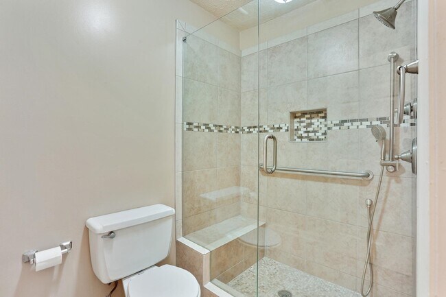 Building Photo - 2949 Torreya Way SE