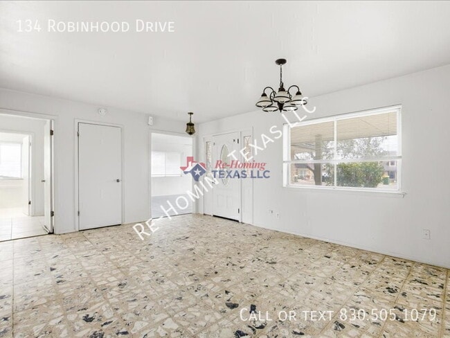 Building Photo - 134 Robinhood