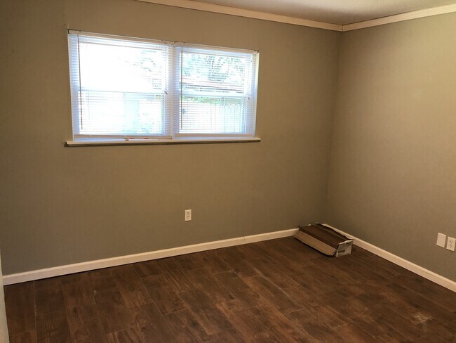 Building Photo - 157 Mackey Dr