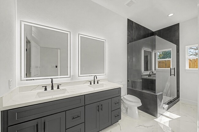 Building Photo - 5034 Pershing St