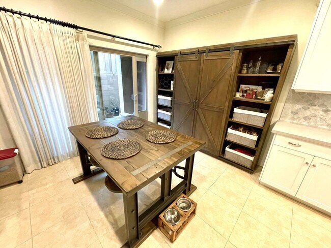 Building Photo - Modern and Chic 2 bed 2.5 bath in Newport Beach!!!