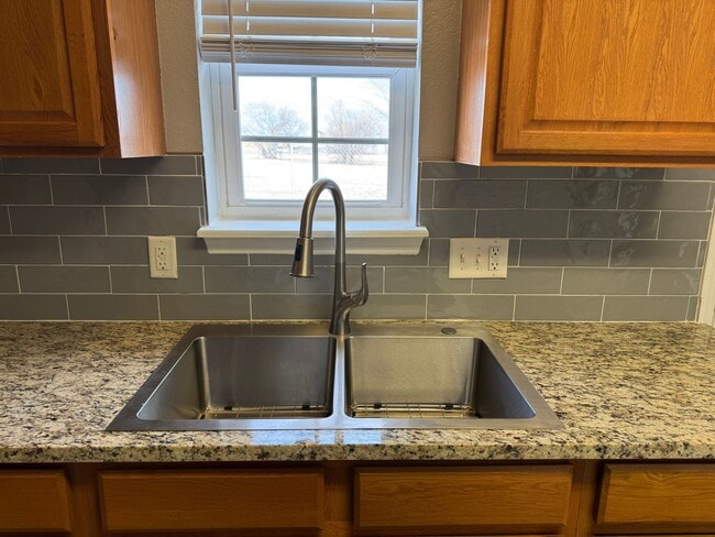 Building Photo - 1817 SW Jefferson- AVAILABLE NOW!