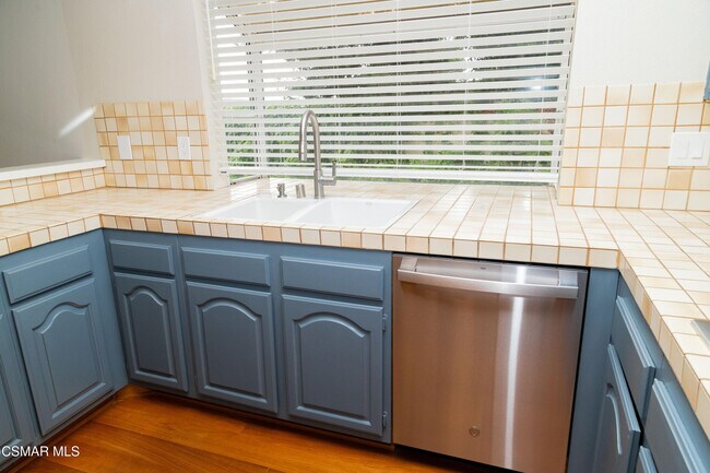 Building Photo - 3154 Provence Pl