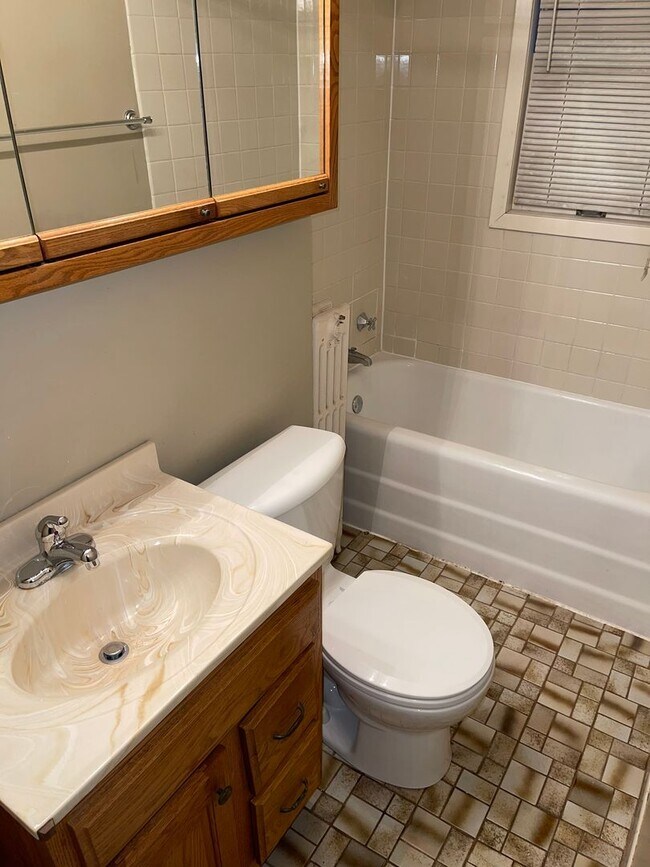 Building Photo - 116 Lexington Pkwy N