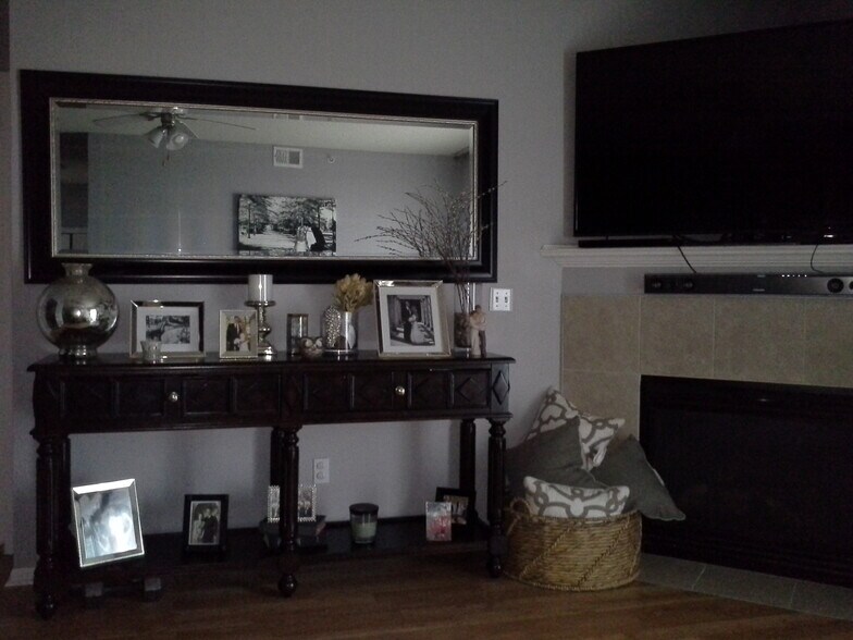 Building Photo - 6255 Beechtree Dr
