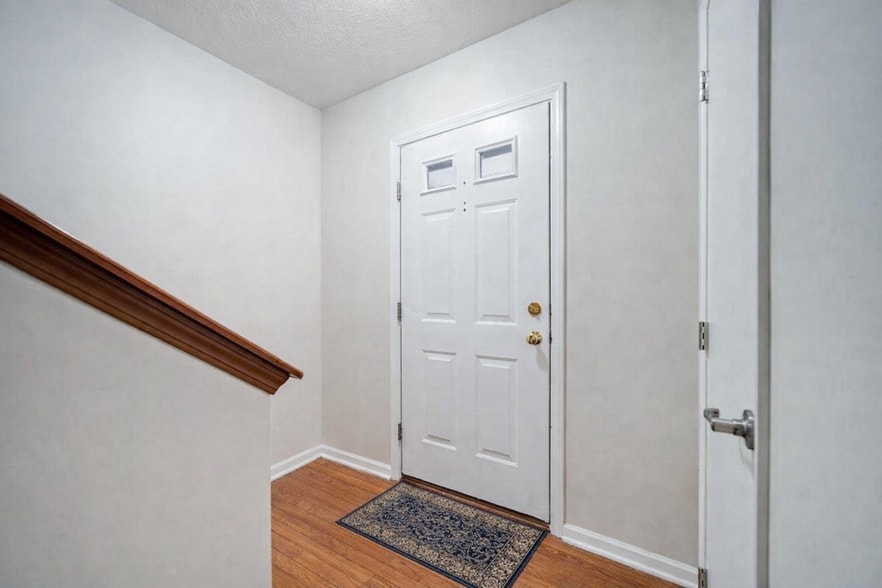 Building Photo - 8602 Smokey Hollow Dr