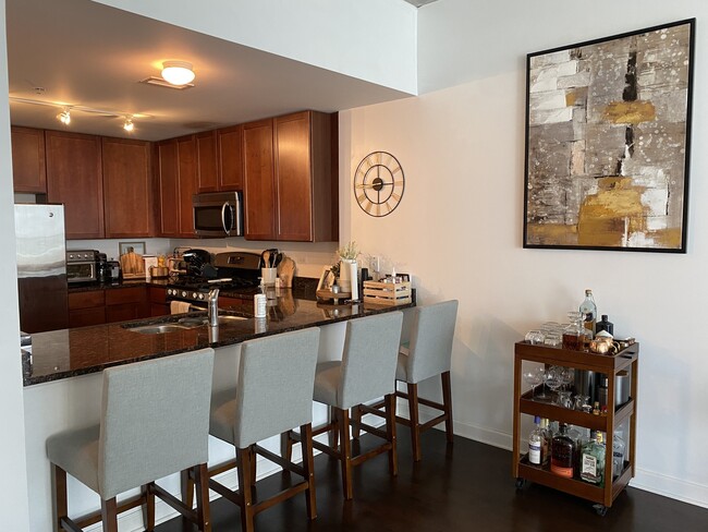 Building Photo - 845 N Kingsbury St